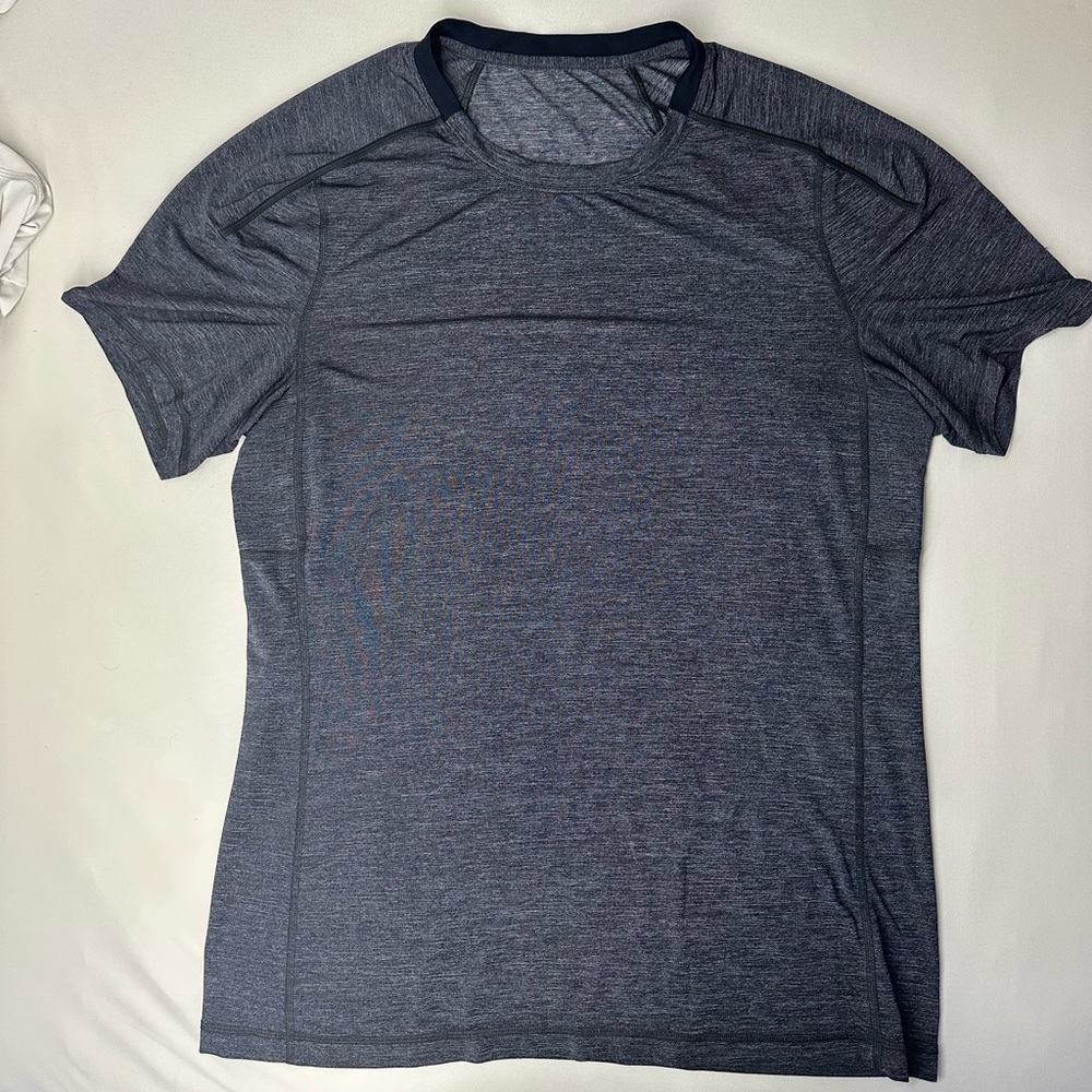 Men’s Lululemon T-Shirt Size Large (Grey)